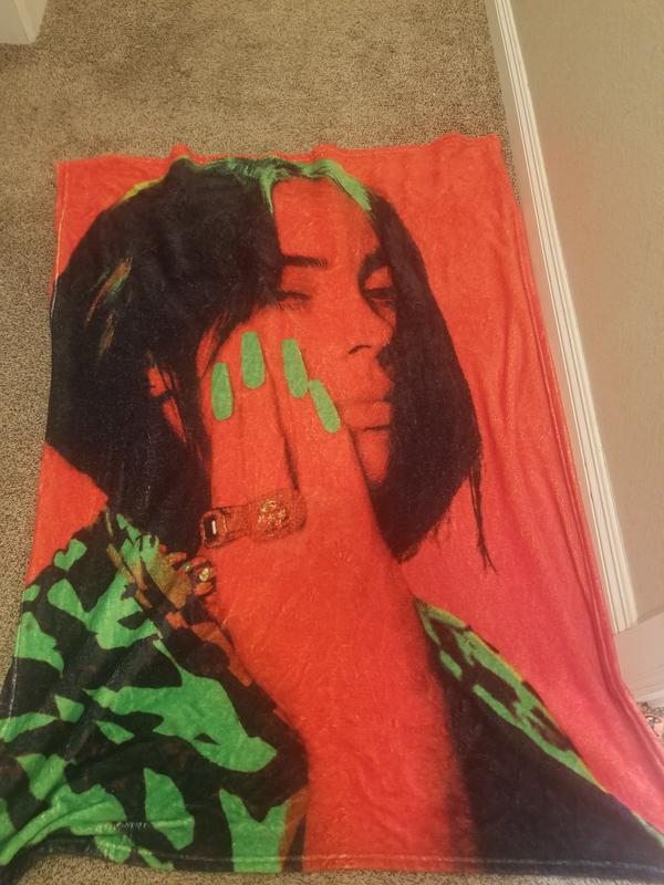 Hot topic billie eilish blanket sale