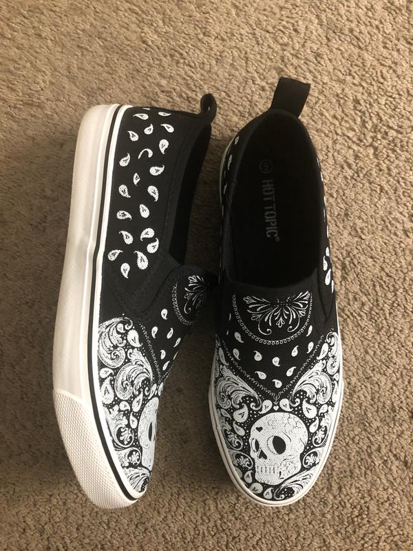 hot topic skull shoes