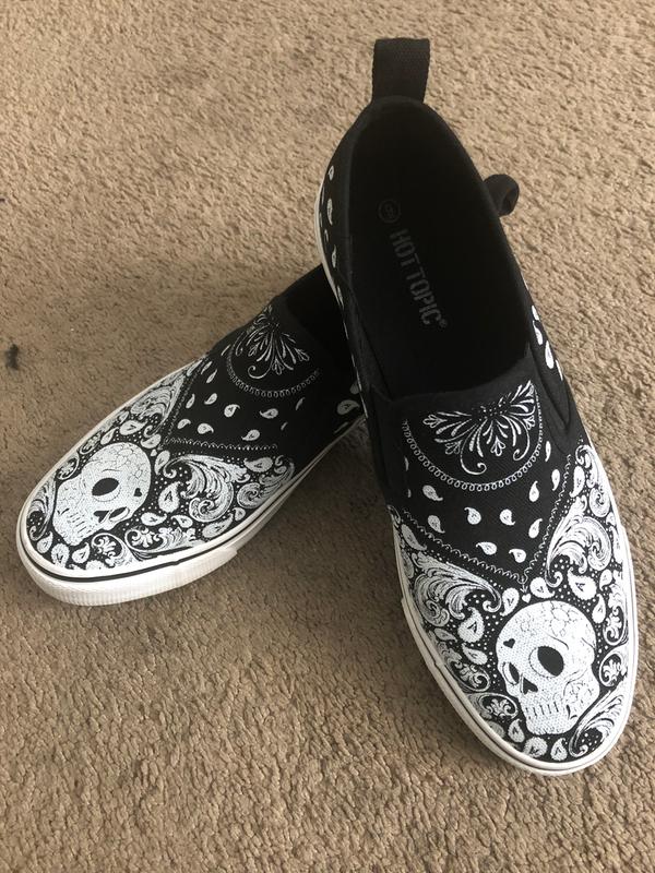 hot topic skull shoes