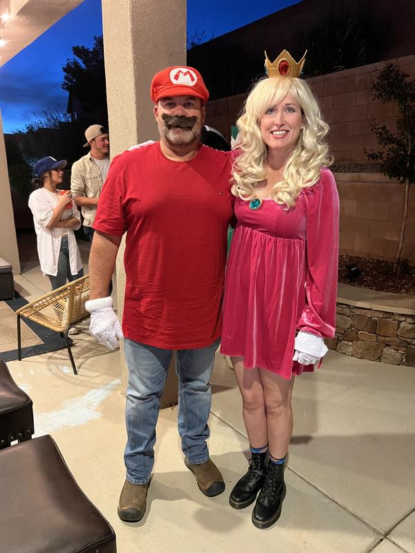 Funny Peach and Mario Costume For Couples - Horrifiq