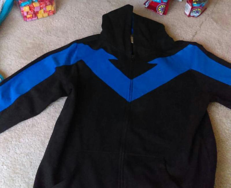 Nightwing hoodie hot topic on sale