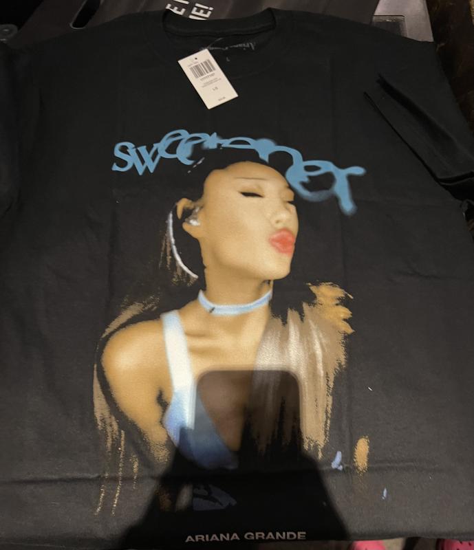 Hot topic 2025 ariana grande shirt