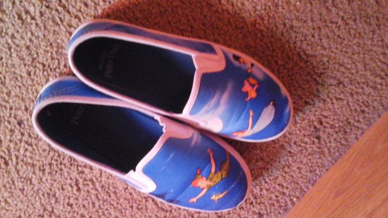 Disney Peter Pan Flying Slip-Ons | Hot Topic display picture 3