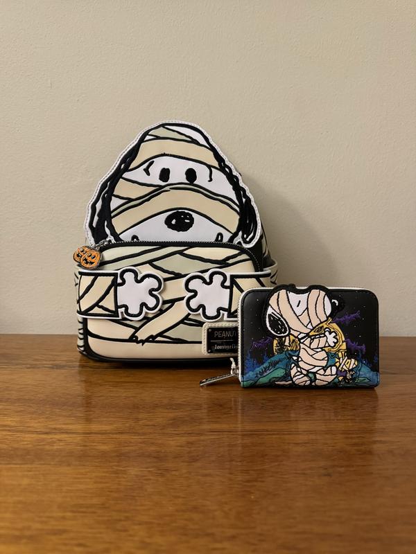 Peanuts Snoopy Mummy Glow-In-The-Dark Figural Mini Backpack  display picture 1