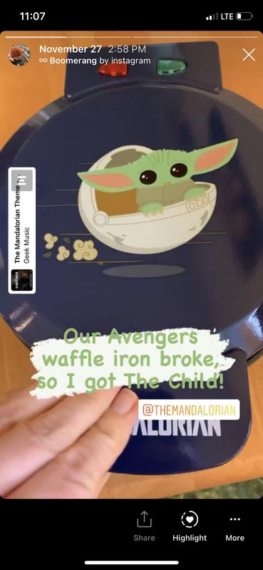 Star Wars 810668 The Mandalorian The Child Waffle Maker