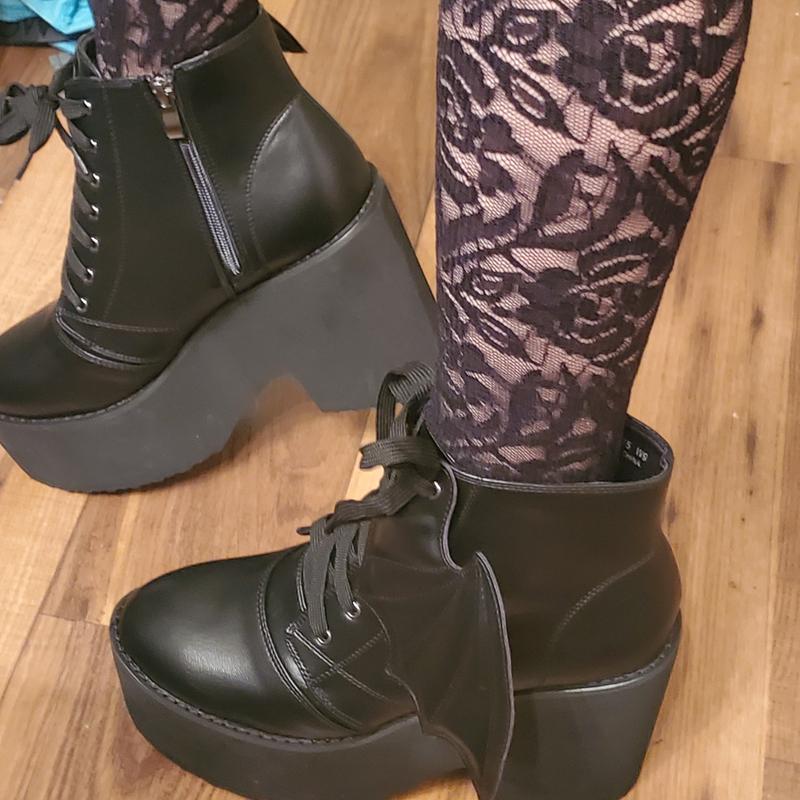 Hot topic platform on sale boots