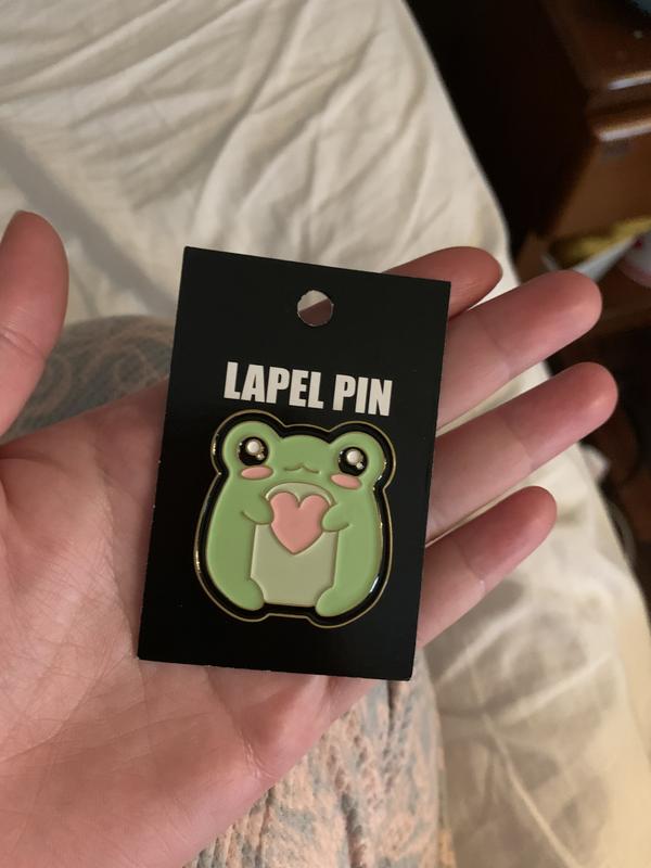 Gesturing Frog Pin – hypertagz