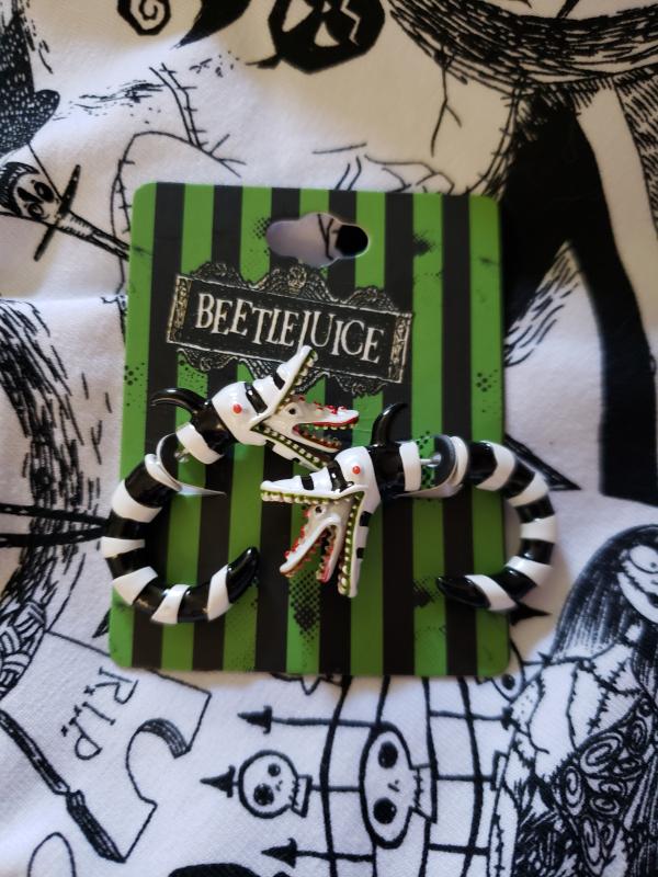 Hot topic beetlejuice on sale earrings