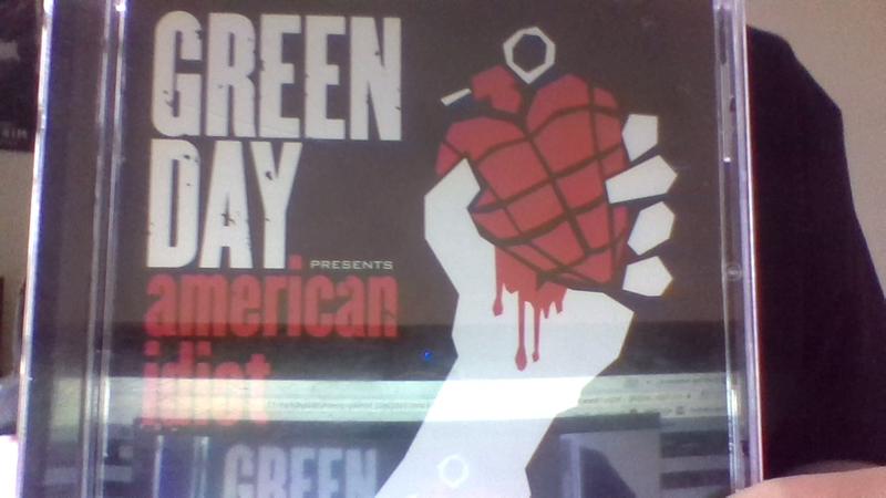 Hot Topic Graphic T shirt Green Day American Idiot Rock bands