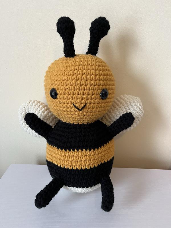 Crochet an Amigurumi Bee