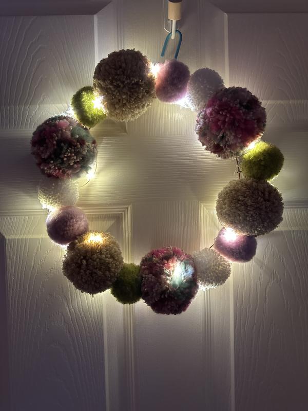 How To Use A Wire Wreath Frame