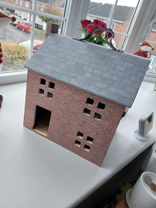 Wooden Dollhouse 32.5 x 27cm