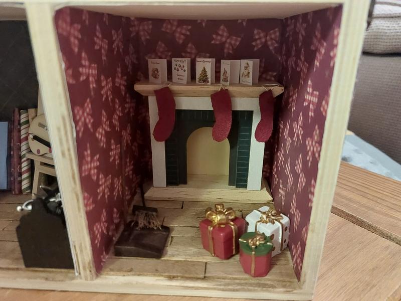 Wooden Dollhouse 32.5 x 27cm Hobbycraft