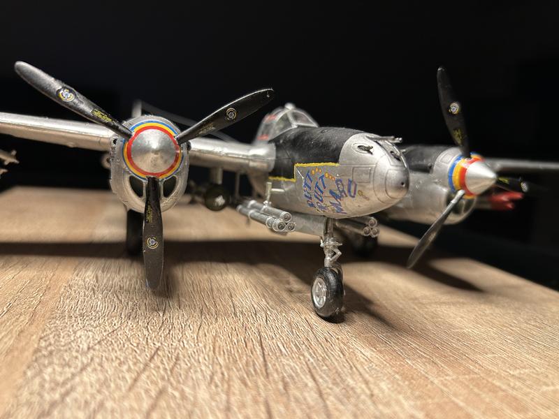 Kit De Maquette Avion P-38F Lightning Academy - Plastique à Assembler Et Peindre - Échelle 1/72 - Pour Modélistes