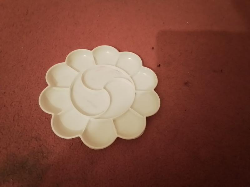 8cm plastic flower shape painting palette