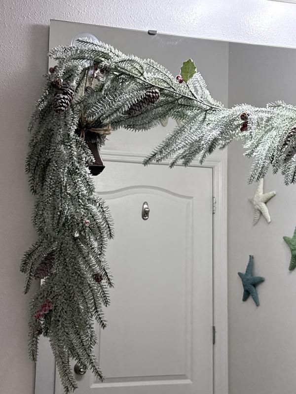 Suction Cup Wreath Hanger For Glass Doors - No Drill Christmas Wreath Hanger, Holds Up To 15 Lbs, Silver (2 Pack)