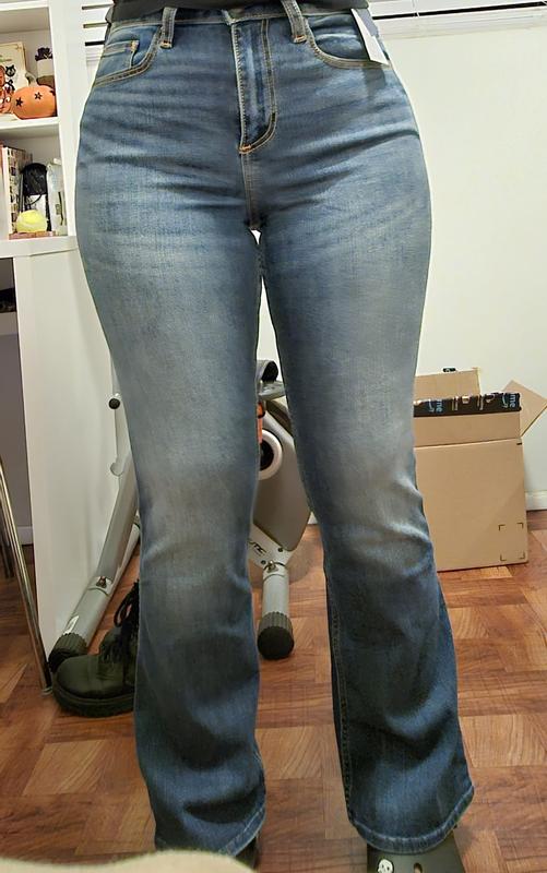 Women's Curvy Mid-Rise Medium Wash Boot Jeans