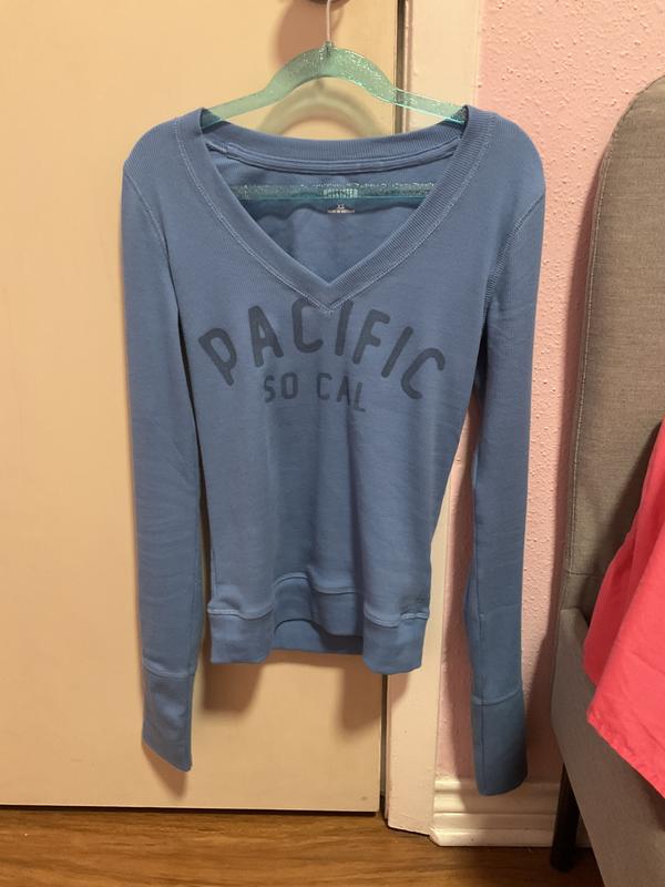 Women's Long-Sleeve V-Neck Pacific Graphic Tee | Women's Tops