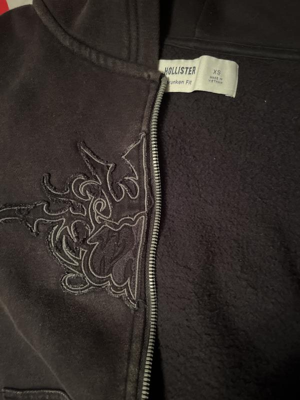 ★Hollister.co★シュランケンNo Fear ジップアップ パーカー Men's Shrunken No Fear Graphic Zip-Up Hoodie | Men's