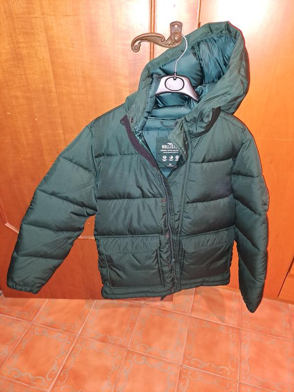 Hollister White Puffer Jacket Size M - $11 (86% Off Retail) - From angela