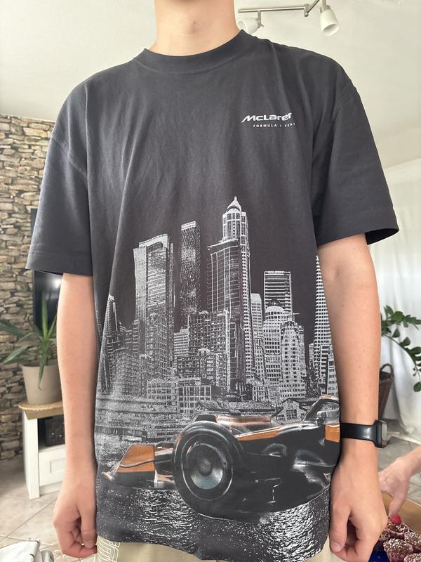 Hollister 半袖 クルーネック Boxy McLaren Graphic Tee Tシャツ Men's Boxy McLaren Graphic Tee | Men's Graphics Shop
