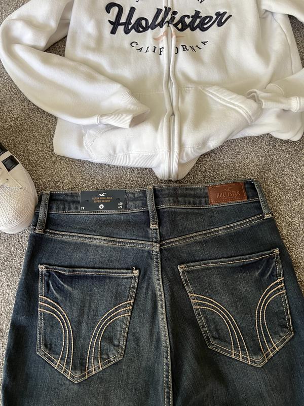 Hollister jean best sale pocket design