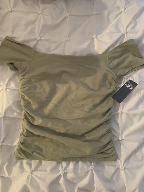 Hollister canada cheap off shoulder top