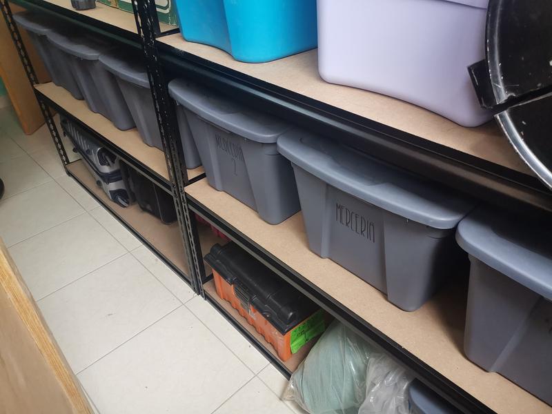 CAJA DE PLÁSTICO 61 L GRIS | The Home Depot México