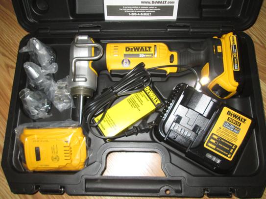 DeWalt 20V MAX 1 Cordless PEX Expander (Tool Kit) (1/Pkg.) DCE400D2