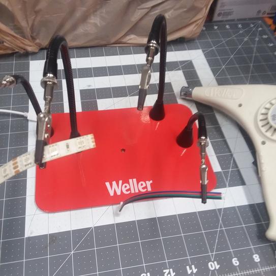 Support Troisième Main Weller WLACCHHM-02 – 4 Bras Magnétiques – Idéal Soudure Et électronique – Neuf