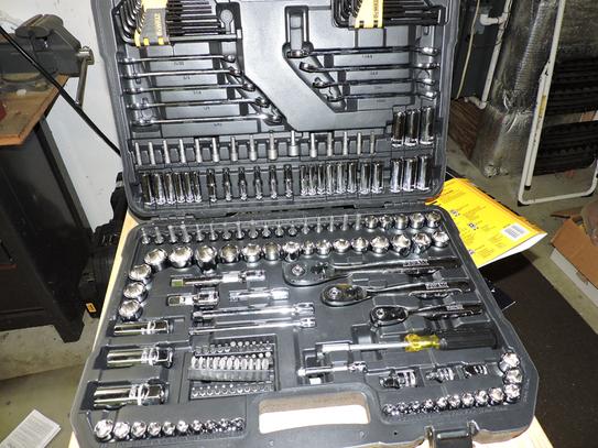 Dewalt 200 piece socket set outlet