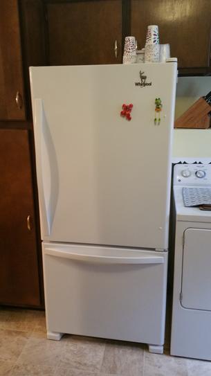 Whirlpool 18 7 Cu Ft Bottom Freezer Refrigerator In