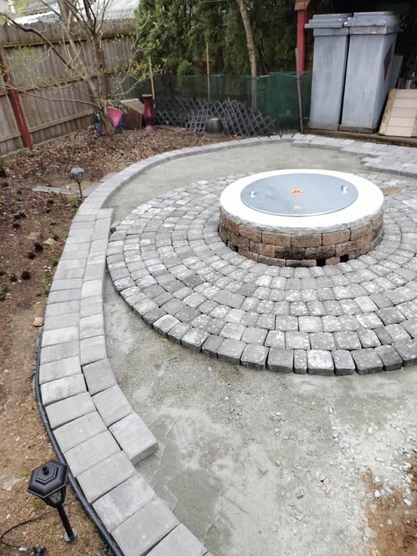 Mutual Materials 33.24 ft. x 1.375 ft. x 2.375 in. Cascade Blend Old Dominion Paver Circle Expansion Kit (260 Piece/45.72 sq. ft./Pallet)