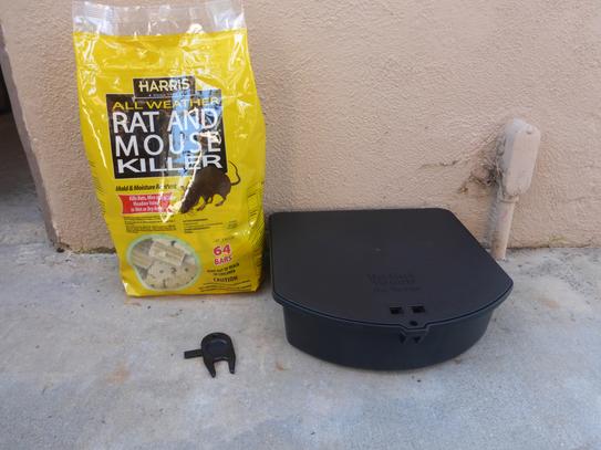 Harris HRB64-RATBOX 4 lbs./64 Bars All Weather Rat and Mouse Killer and Locking Rat and Mouse Refillable Bait Station