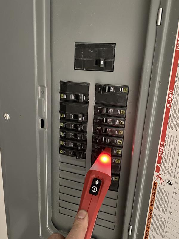 Milwaukee Circuit Breaker Finder 2222-20 With LED Light - Transmitter & Receiver Kit For Electrical Panel Identification