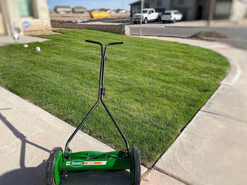 Scotts Manual Reel Push Mower Unboxing and Review - No Gas or Electric  Required! 