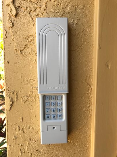Chamberlan Clcker Unversal Garage Door Wreless Keypad KLK2U-P2 NEW