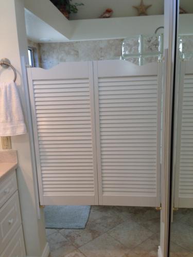 Pinecroft 30 In X 42 In Louvered Wood Cafe Door 853042 At The