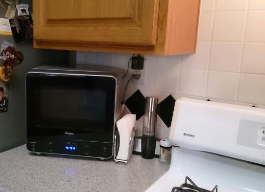 Whirlpool 0 5 Cu Ft Countertop Microwave In White Wmc20005yw At