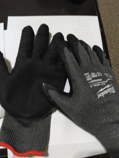 Milwaukee Large Gray Nitrile Level 5 Cut Resistant Dipped Work Gloves  48-22-8952 - The Home Depot