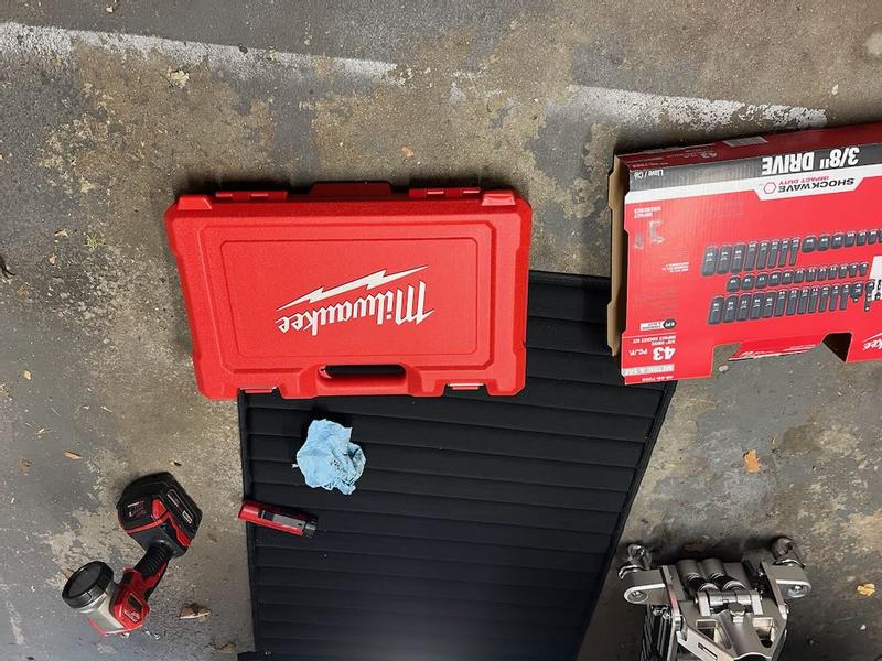 Milwaukee 3/8 in. Drive SAE/Metric Ratchet and Socket Mechanics