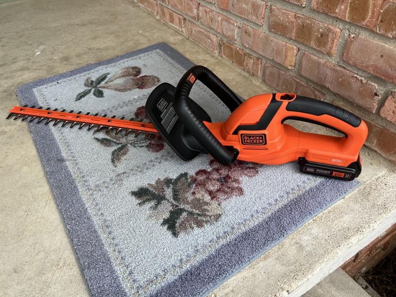 Black & Decker LHT120 22-Inch 20-Volt Lithium-Ion Cordless HedgeHog Hedge  Trimmer