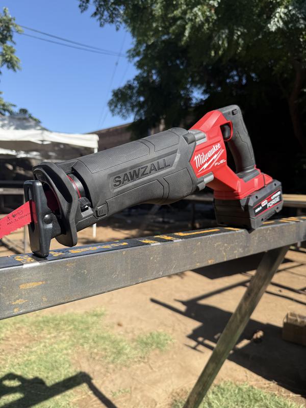 y☆☆☆ Milwaukee M18 18V Lithium-Ion Cordless SAWZALL Reciprocating Saw