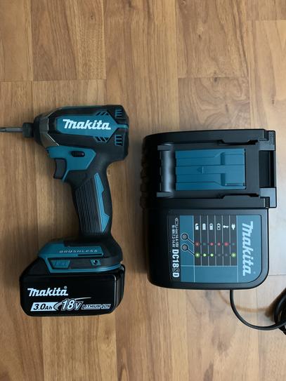 Makita XDT131 18V LXT Lithium-Ion Brushless Cordless Impact Driver Kit with (1) Battery 3.0Ah And Charger