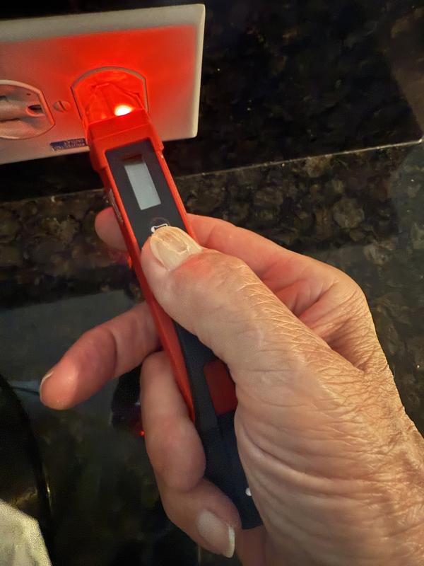 Milwaukee Digitial Circuit Breaker Finder with Non-Contact Voltage