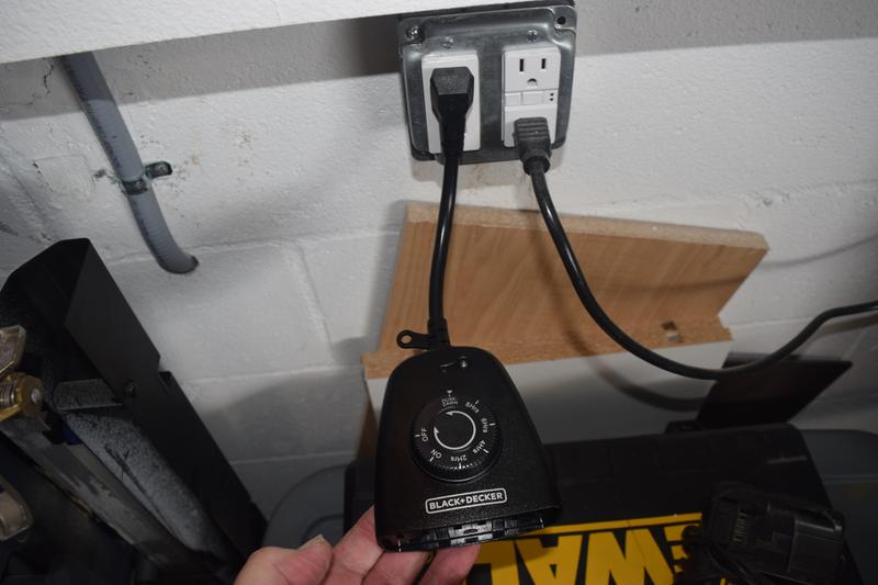 BLACK+DECKER 25 ft. 4 Outlets and 2 USB Retractable Extension Cord