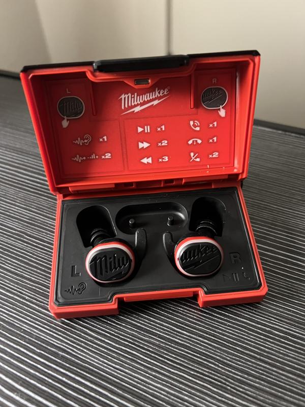 Reviews for Milwaukee REDLITHIUM USB Red Wireless Bluetooth Noise