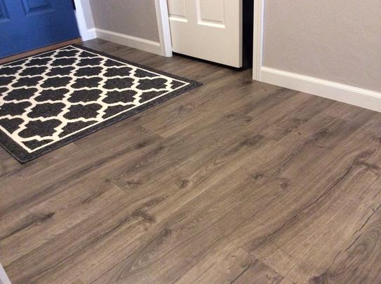 Pergo Outlast Waterproof Chestnut Brown 10 Mm T X 6 14 In W X 47 24 In L Laminate Flooring 967 2 Sq Ft Pallet Lf000921p The Home Depot