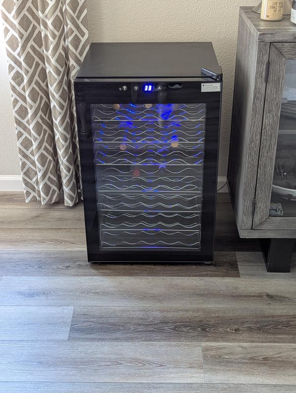 じゅん SIMZLIFE 20.3in. Digital Control 45-Bottle Wine Cooler in Black