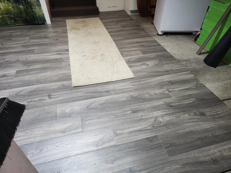VERT HAUS Snowdrift Oak 10 mm. T x 7.4 in. x 47.2 in. Waterproof